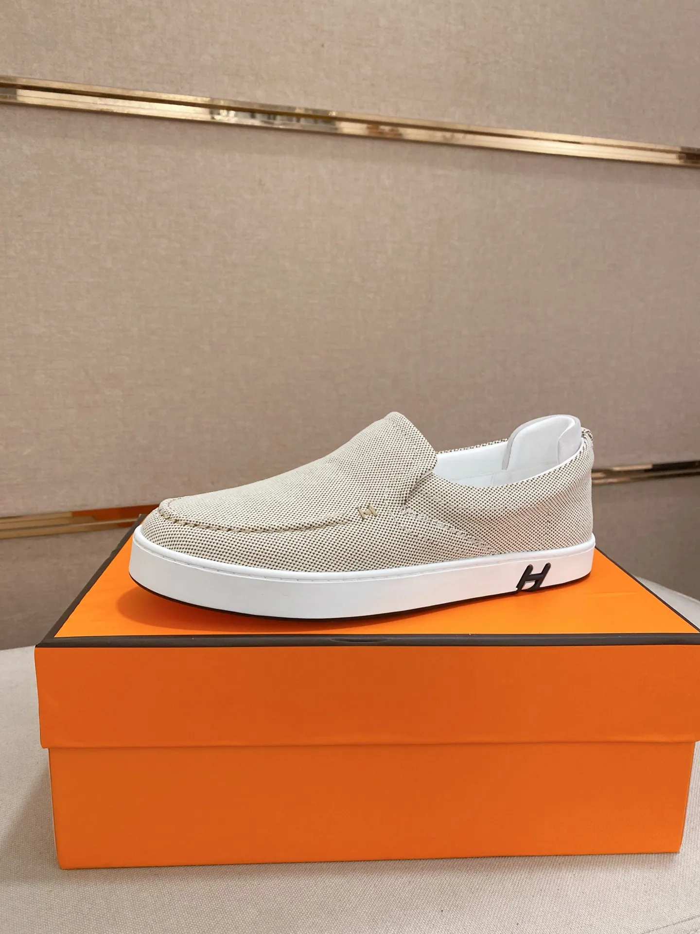 Men's clothing and shoes💰: 442💰《HERMES》【Classic original single version】Hermès; top 🔝purchase agent🔍🔍men's latest 🇺🇸 counter sales simultaneously, imported from Italy original ▲▲cowhide ▲▲ (high-end, nobility, class) ) Exquisite workmanship (Italian 🇮🇹 imported water-dyed 🐂 cowhide lining) sole: original sole provided by the original factory, ⚠️exclusive double-layer activity·TPR·rubber·combined molded outsole; super comfortable·wear-resistant·non-slip·environmental protection The real thing is more beautiful if you take the real thing (high quality, follow the order). You can enter and exit the counter at will * Number of yards: 38-44 (45 can be customized and cannot be returned or exchanged)